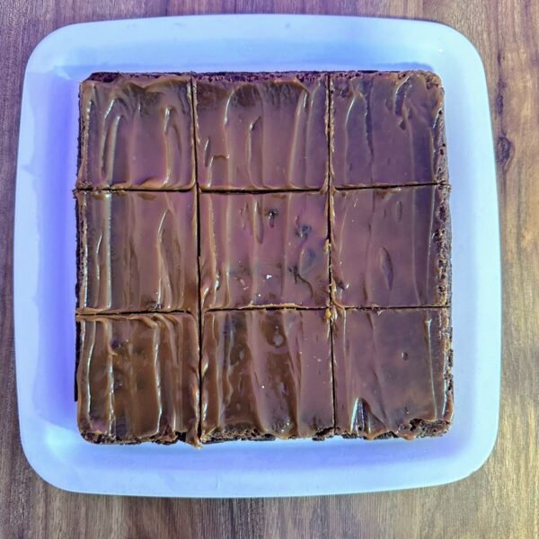 Brownie Con cobertuda de dulce de leche