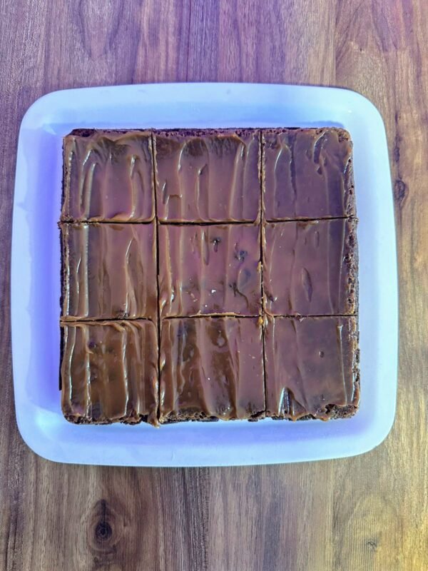 Brownie Con cobertuda de dulce de leche